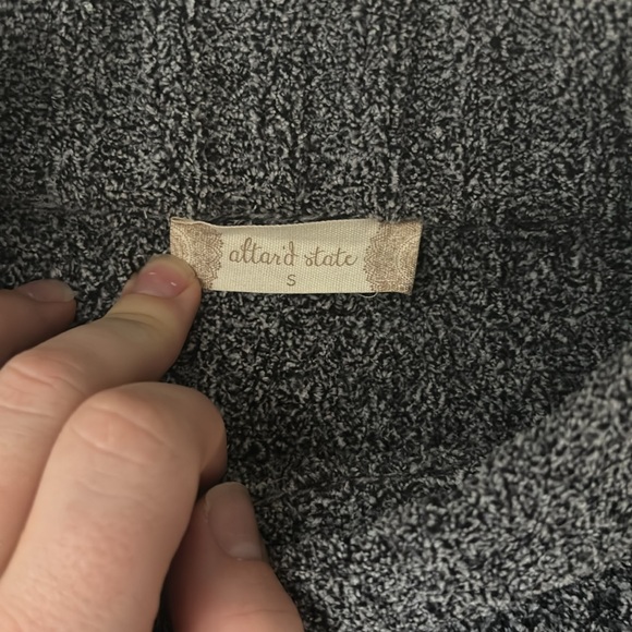 Altar’d state sweater - Picture 2 of 5